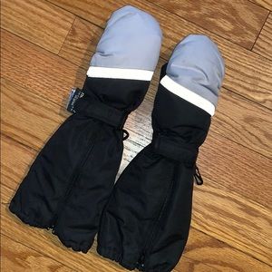 Kids Snow Mittens with extended gauntlet; Size 2-4